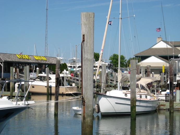 The staff, and slip holders, at Utsch's couldn't be more accommodating, even though their focus is on fishing.