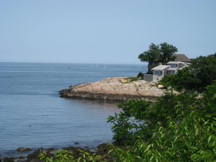 it's not the Cliff Walk but the town footpath that follows the shore offers spectacular views to sea.