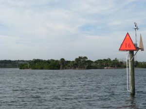 The Indian River is lined with what look like  little desert isles.